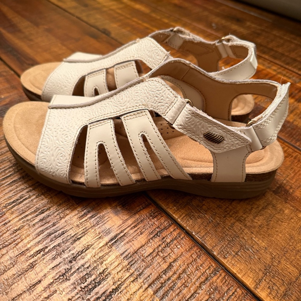 Clarks Collection Sandals Womens Size 7 White Leather Comfort Strappy